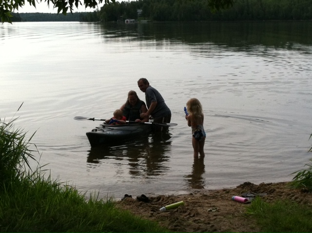 kayak-with-family